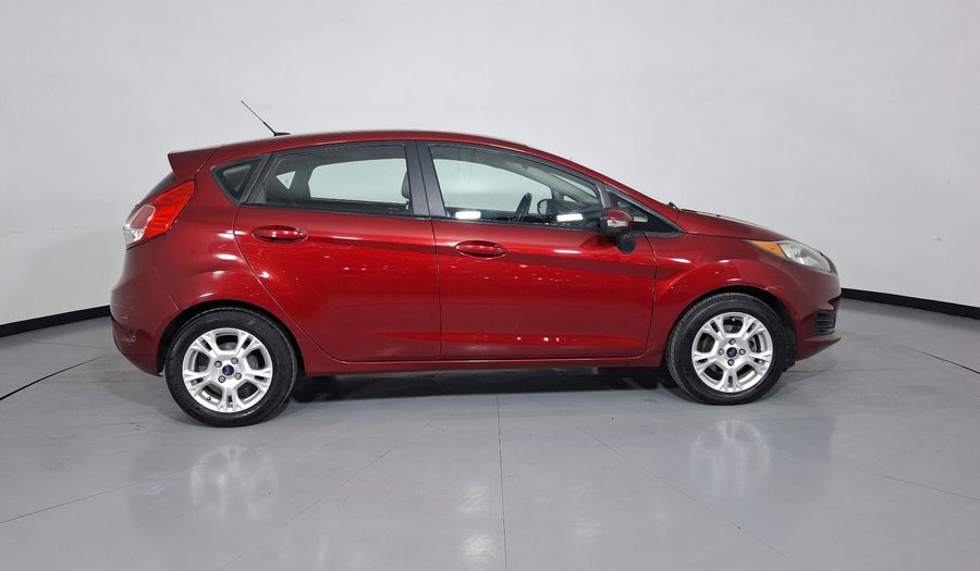 Ford Fiesta 1.6 SE MT Hatchback 2016