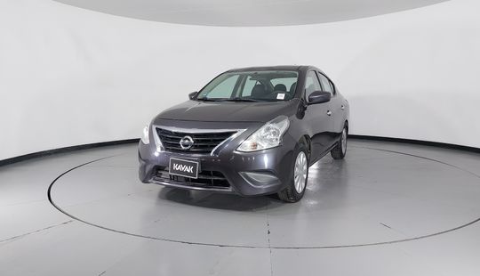 Nissan • Versa