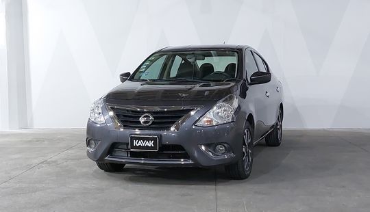 Nissan • Versa