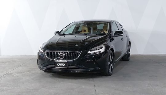 Volvo • V40