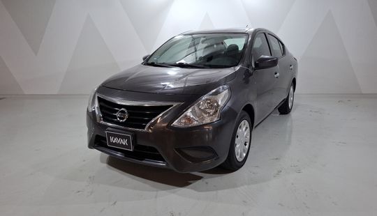 Nissan • Versa