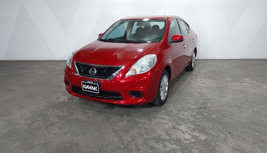 Nissan • Versa