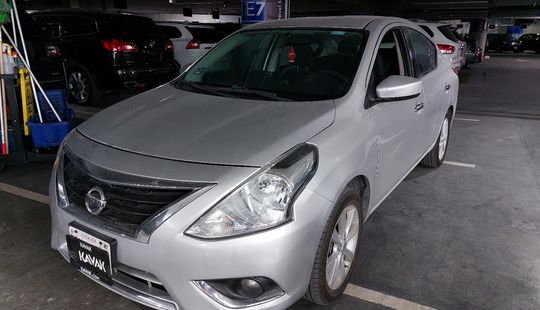 Nissan • Versa