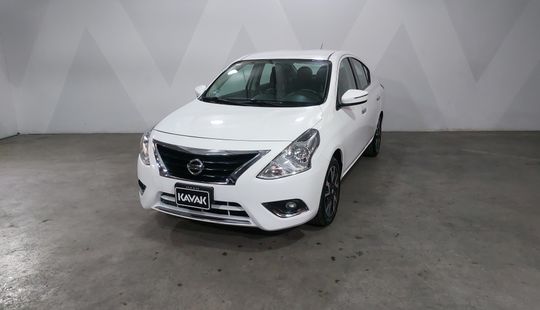 Nissan • Versa