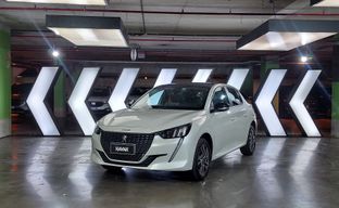 Peugeot • 208