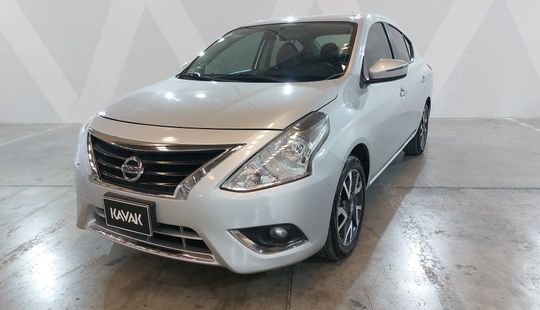 Nissan • Versa