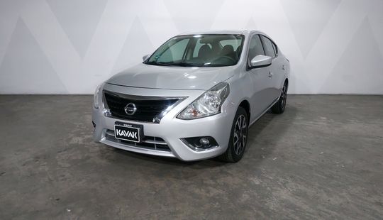 Nissan • Versa