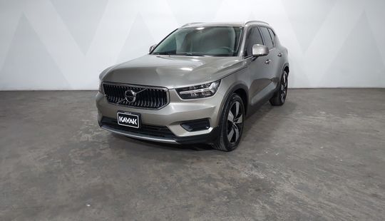 Volvo • XC40