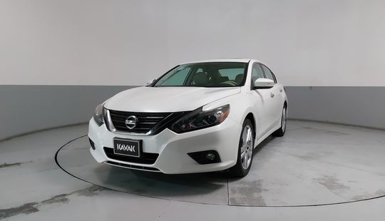 Nissan • Altima