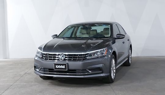 Volkswagen • Passat