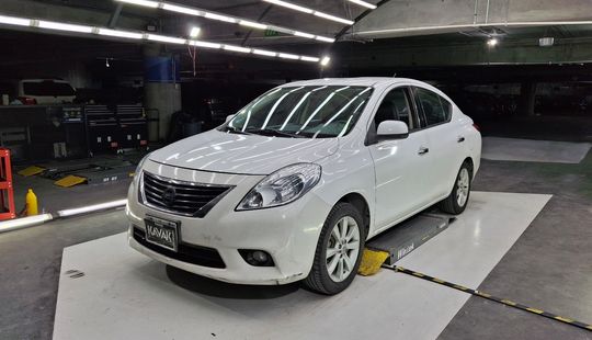 Nissan • Versa