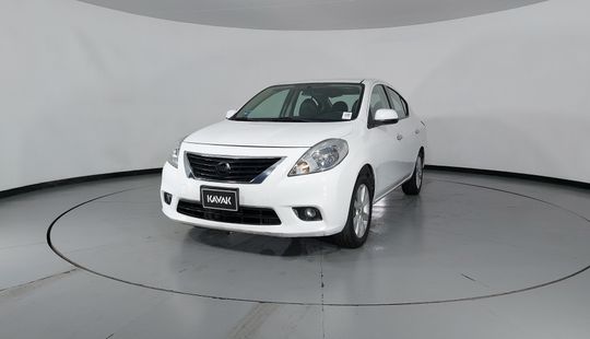 Nissan • Versa