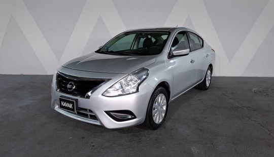 Nissan • Versa