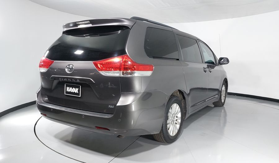 Toyota Sienna 3.5 XLE AT Minivan 2013