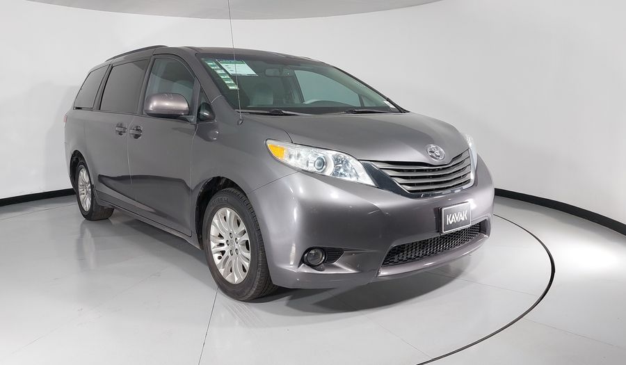 Toyota Sienna 3.5 XLE AT Minivan 2013