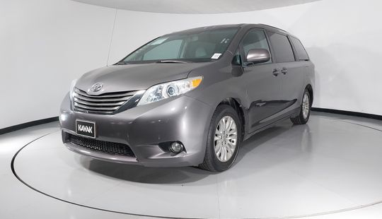 Toyota • Sienna