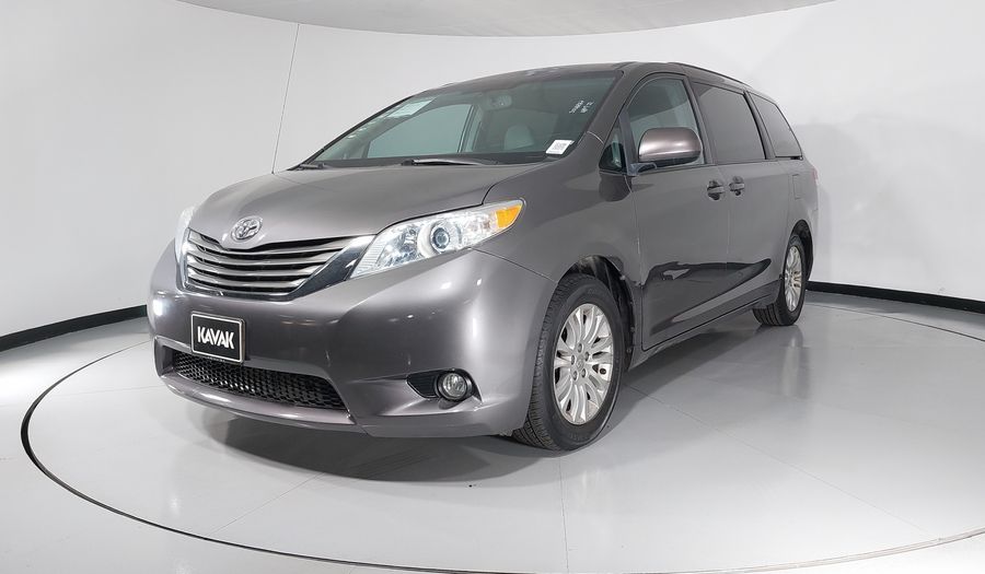 Toyota Sienna 3.5 XLE AT Minivan 2013