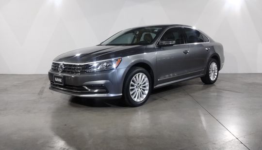 Volkswagen • Passat