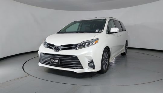 Toyota • Sienna