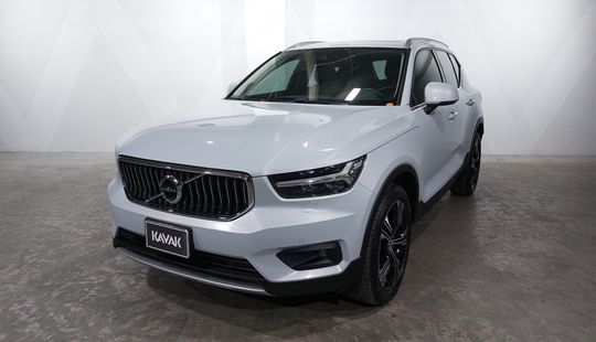 Volvo • XC40