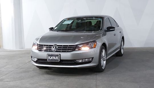 Volkswagen • Passat