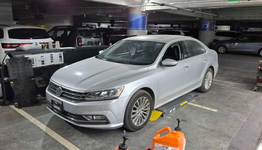 Volkswagen • Passat