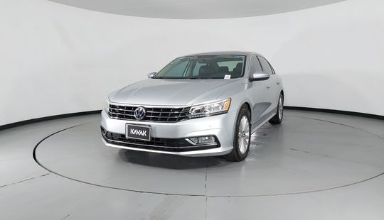 Volkswagen • Passat