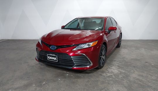 Toyota • Camry