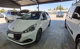 Peugeot • 208