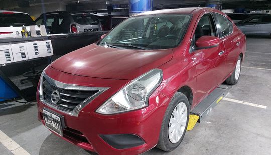 Nissan • Versa