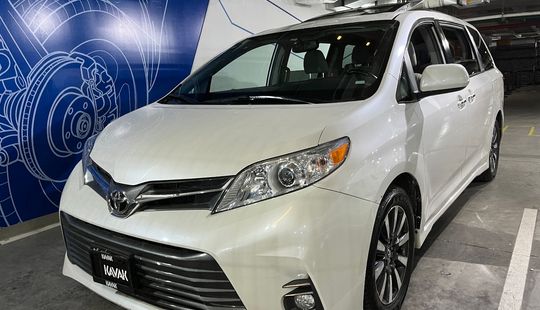 Toyota • Sienna