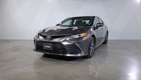 Toyota • Camry