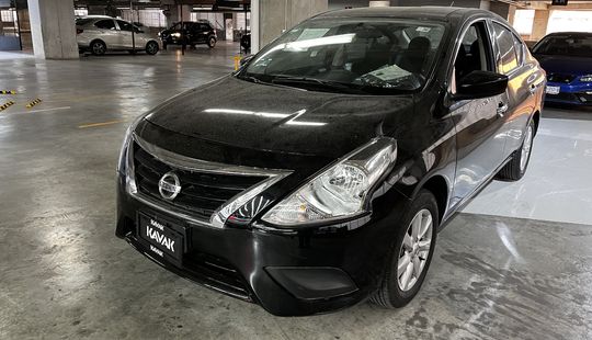 Nissan • Versa