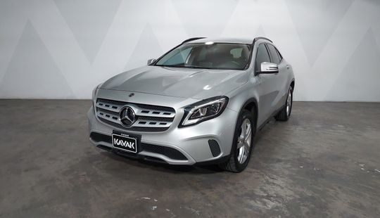 Mercedes Benz • Clase GLA