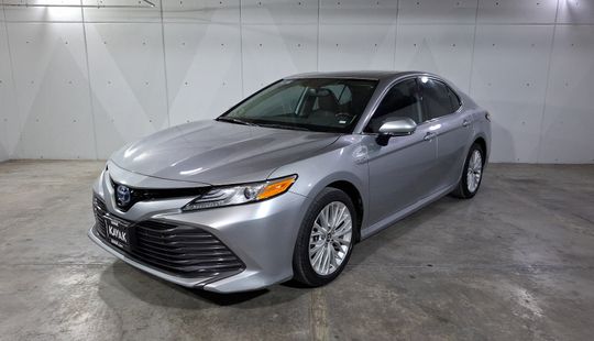 Toyota • Camry