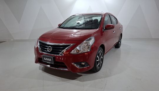 Nissan • Versa