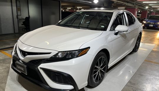 Toyota • Camry