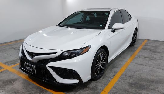 Toyota • Camry