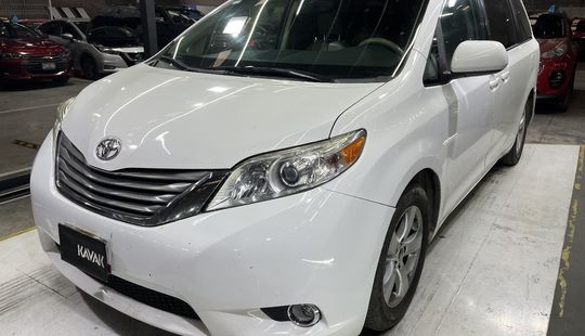 Toyota • Sienna