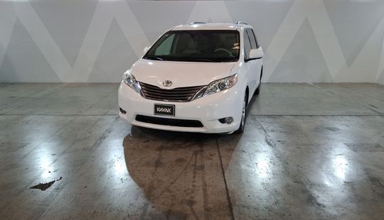 Toyota • Sienna