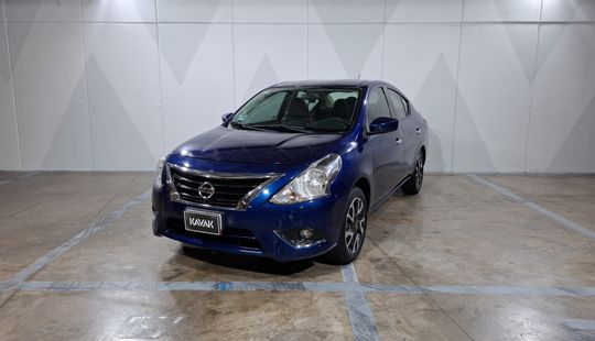 Nissan • Versa