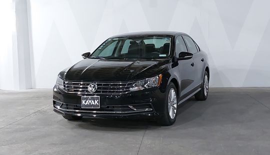 Volkswagen • Passat