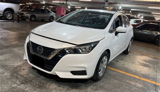 Nissan • Versa