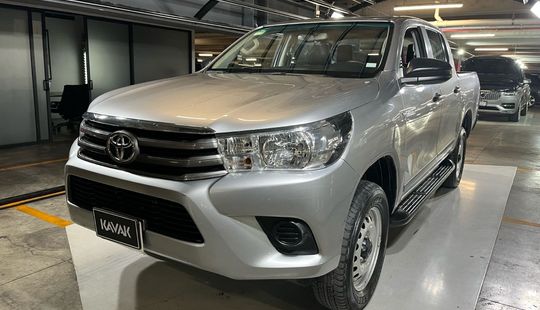 Toyota • Hilux