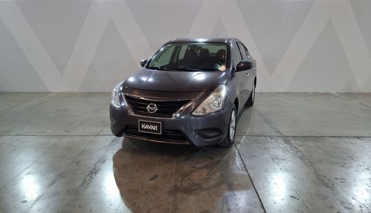 Nissan • Versa