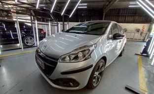 Peugeot • 208