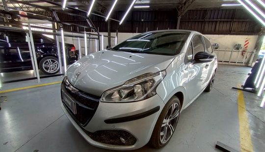 Peugeot • 208