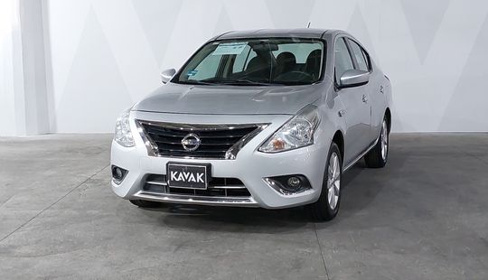 Nissan • Versa