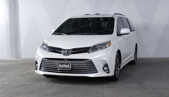 Toyota • Sienna