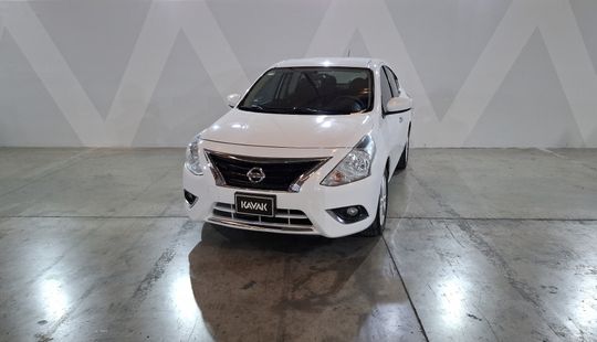 Nissan • Versa